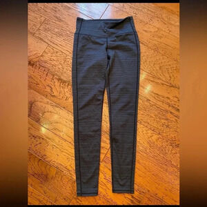 NWOT Athleta leggings NWOT size small‎ textured BLUE/black